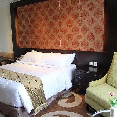 Premier Basko Hotel Padang  Dış mekan fotoğraf