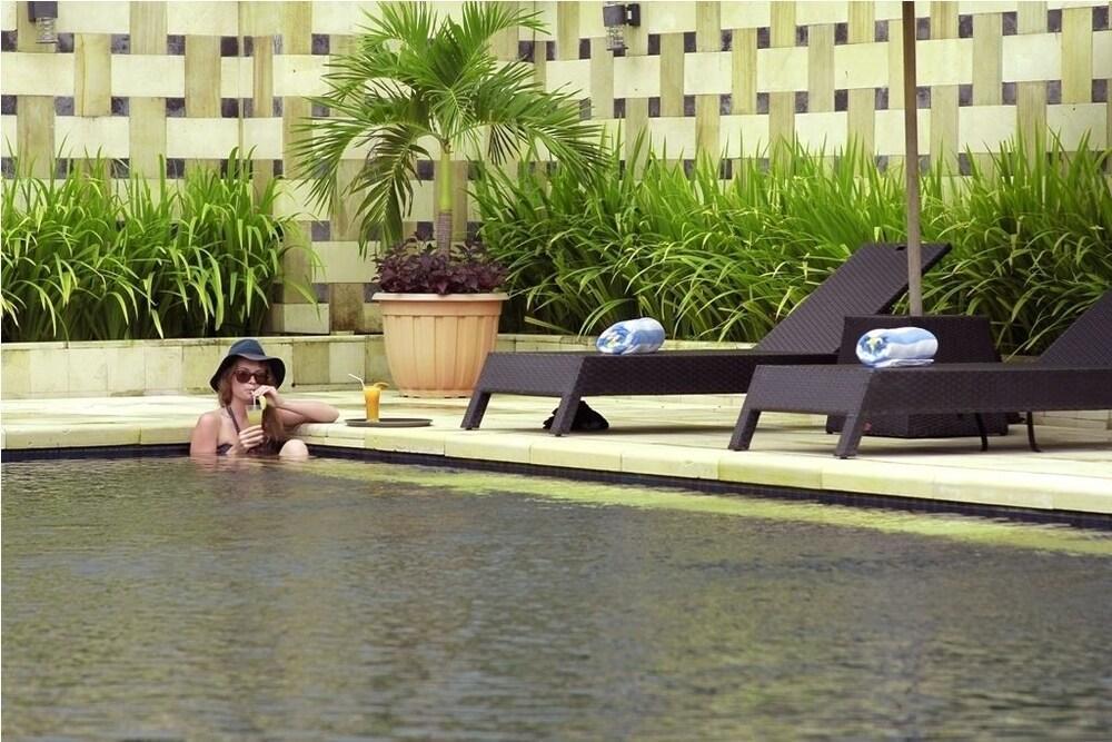 Premier Basko Hotel Padang  Dış mekan fotoğraf