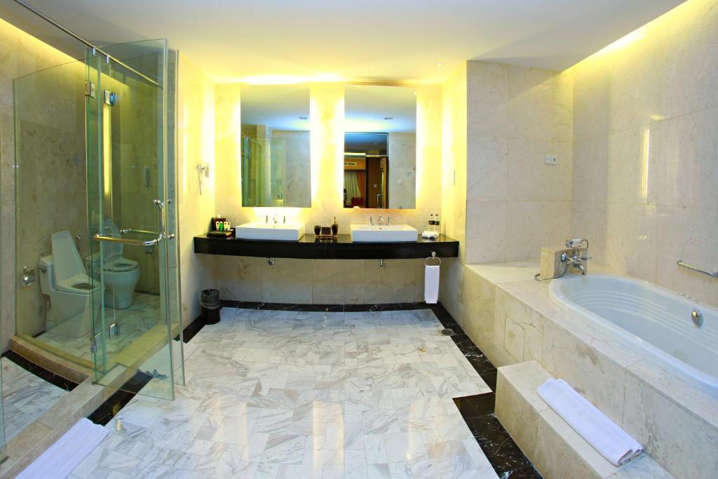 Premier Basko Hotel Padang  Dış mekan fotoğraf