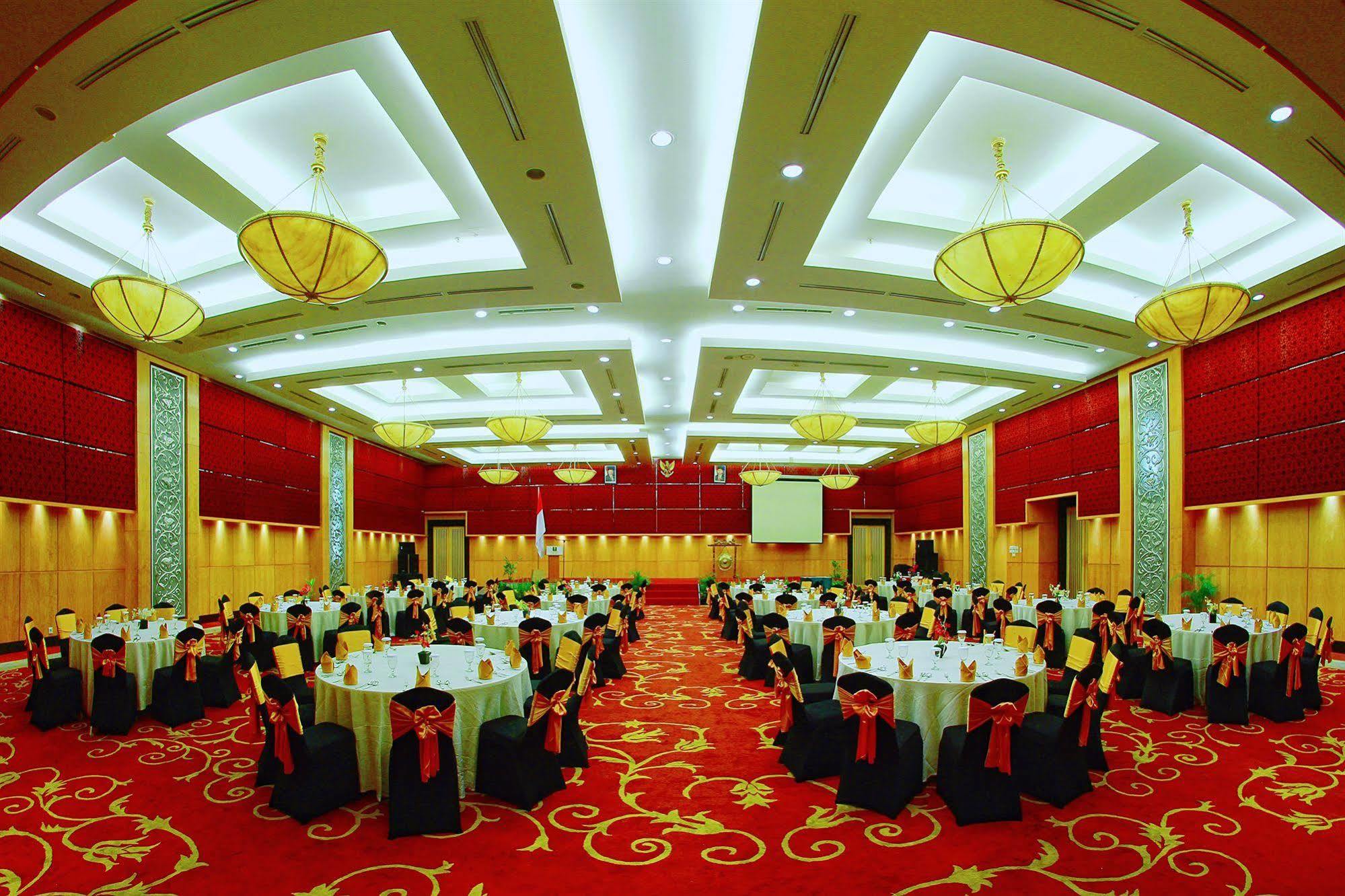 Premier Basko Hotel Padang  Dış mekan fotoğraf